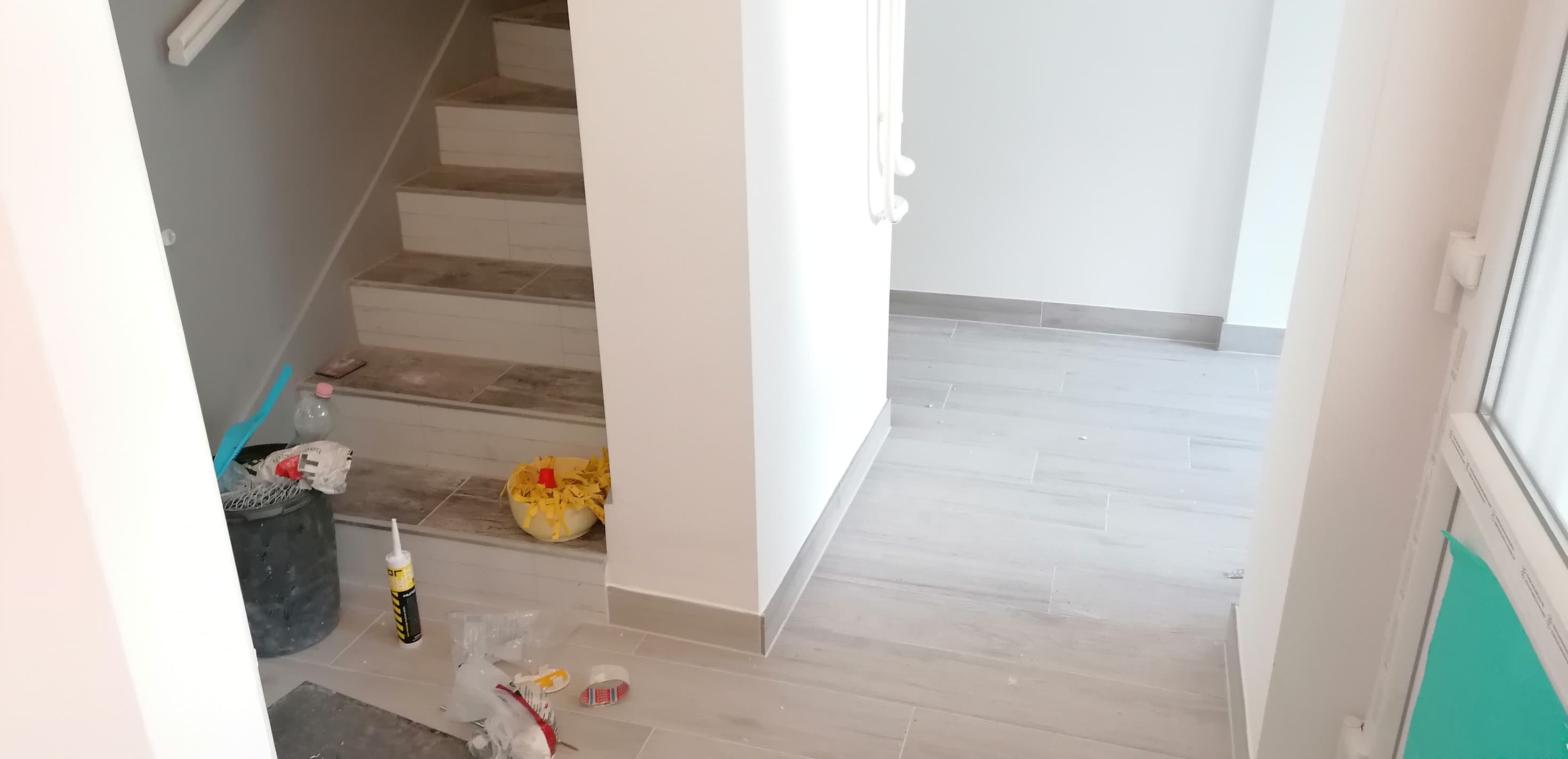 Igényesen burkolt modern fürdőszoba